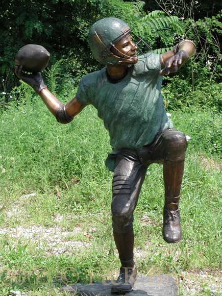 The Quarterback bronze statue-6